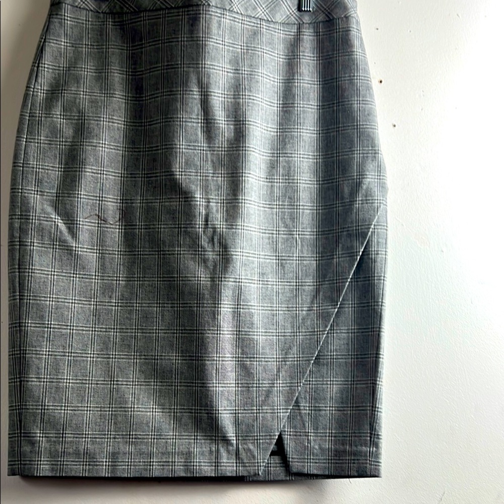 Banana Republic plaid black and white fitted front slit knee length skirt
